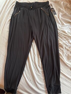 New Women’s plus size 2x Black Jogger Pants by splash with Gold Zipper Accents